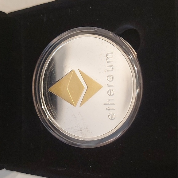 Gold Plated Crypto Coin in Black Display Case - Picture 5 of 6